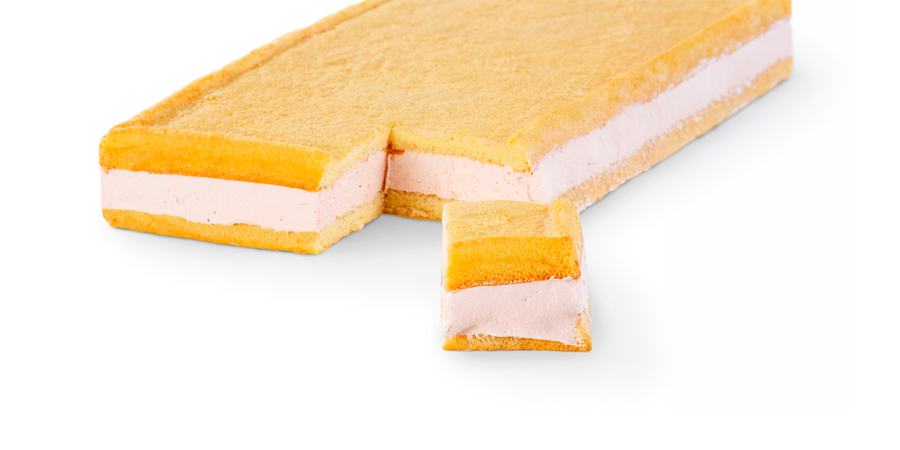 ESITÄYTETTY MANSIKKAMOUSSEKAKKU 1500g
