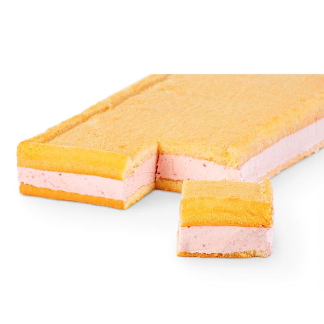 Esitäytetty Mansikkamoussekakku